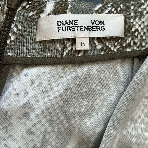 Diane von Furstenberg Kara Snake printed pencil skirt size 14 - Picture 5 of 13